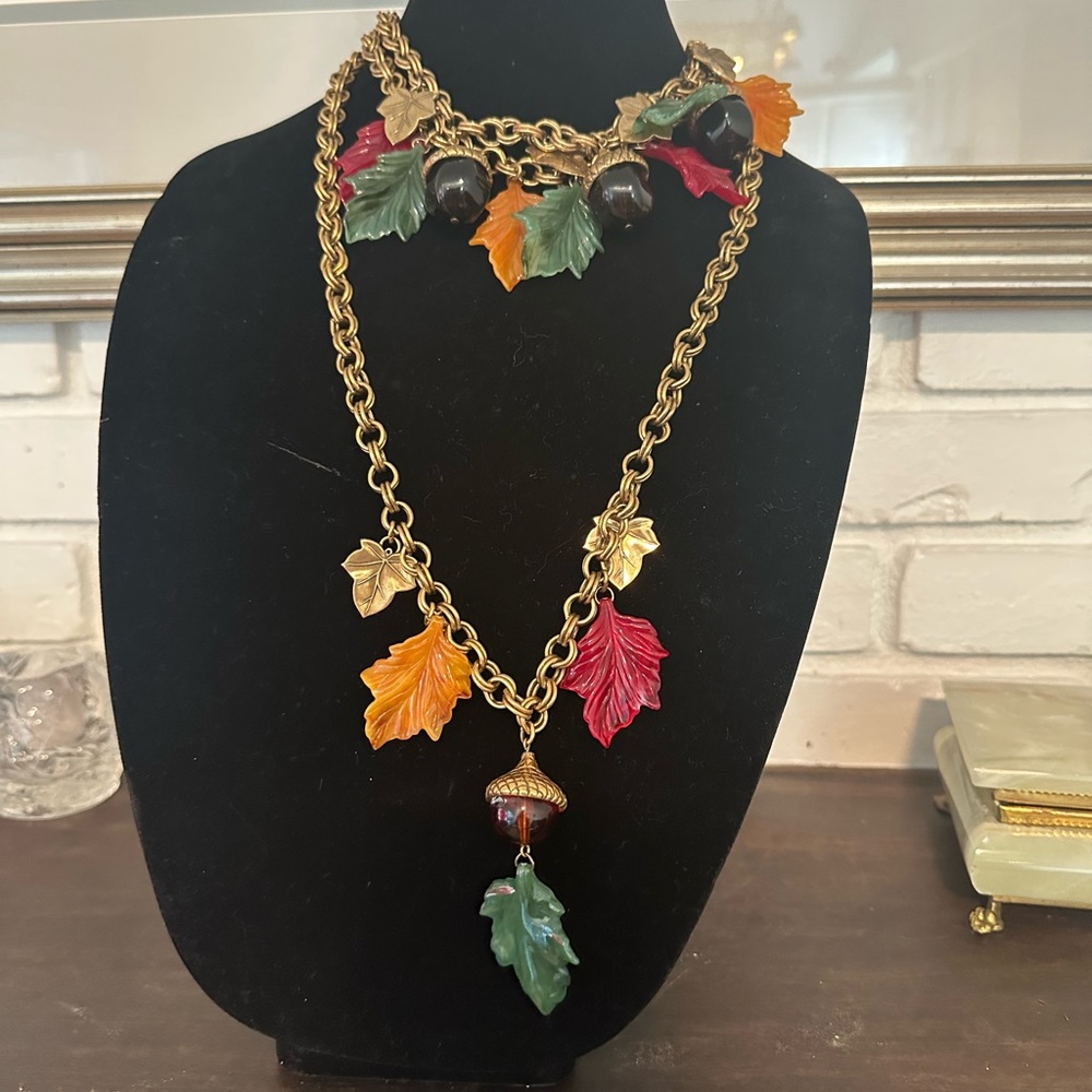 2 RARE  🍁 Juliana (D&E) BAKELITE acorn  leaves Les Bernard necklace confirmed